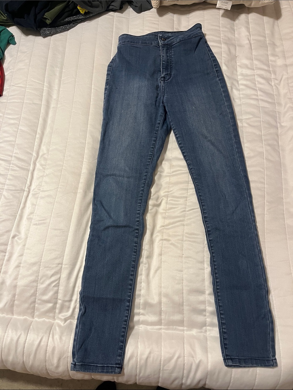Guess Women’s Skinny Jeans in Medium Blue Denim
